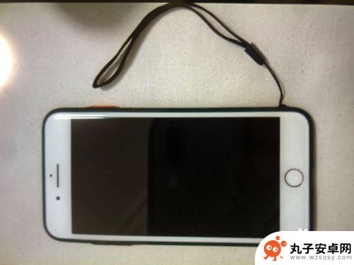 iphone x怎么挂手机挂饰 手机挂件怎么挂好看