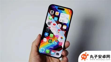 揭秘苹果 iPhone 16 的三大新特性：后置摄像头垂直排列、新增操作按钮和拍照按钮