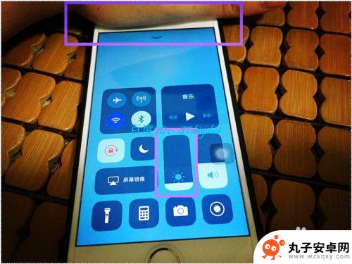 手机光线怎么设置 iphone光线感应器如何设置