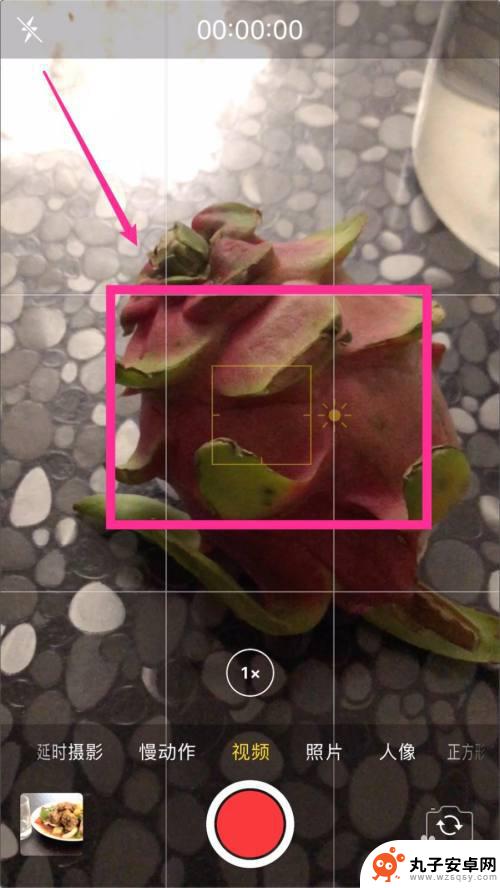 手机视频怎么设置曝光率 iPhone苹果手机如何锁定自动对焦或曝光拍视频